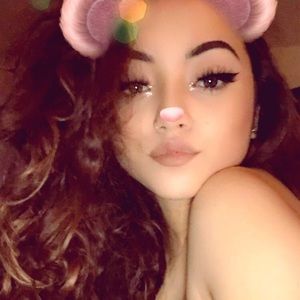 Meet your Posher, Yesenia